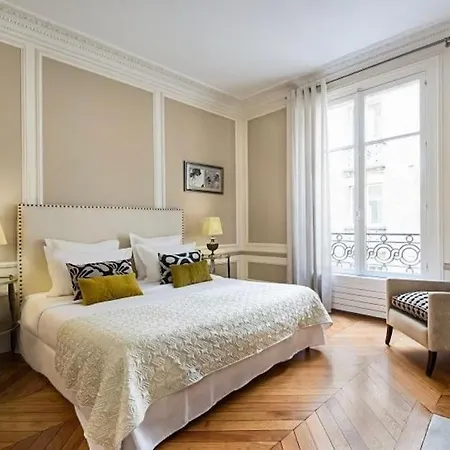 De Luxe Sur Les Invalides Paryż